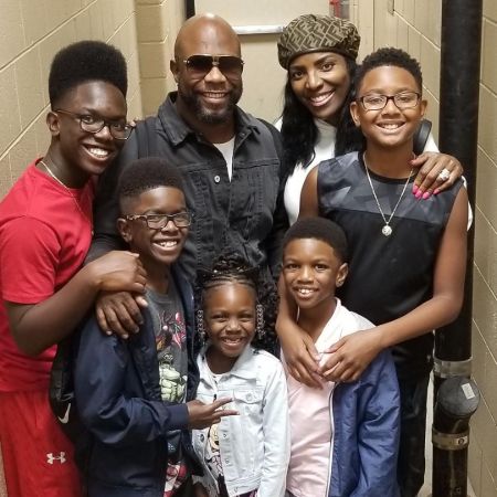 Wanya Morris and Traci Nash share six children together.